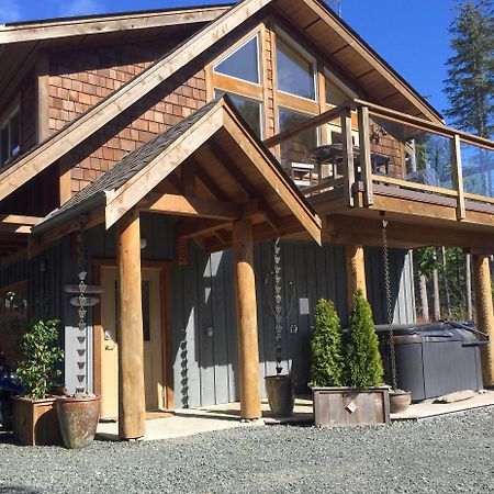 Black Bear Guesthouse Тофино Екстериор снимка