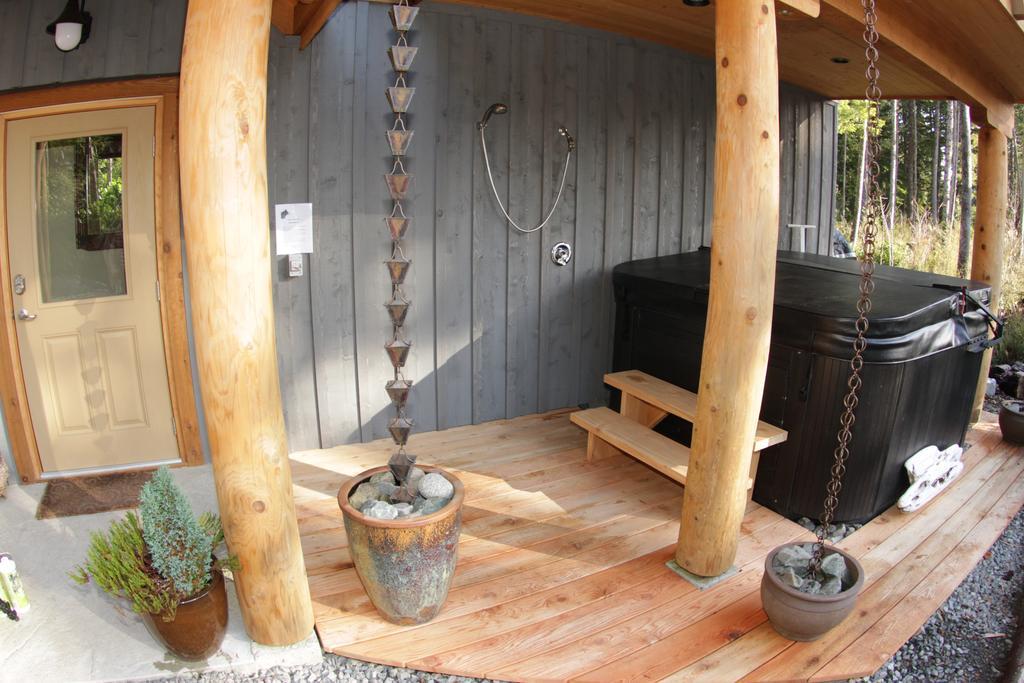 Black Bear Guesthouse Тофино Стая снимка
