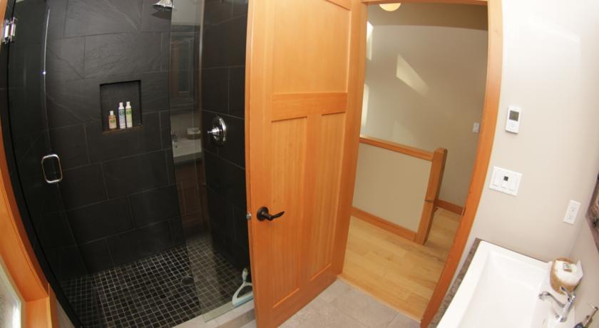 Black Bear Guesthouse Тофино Стая снимка