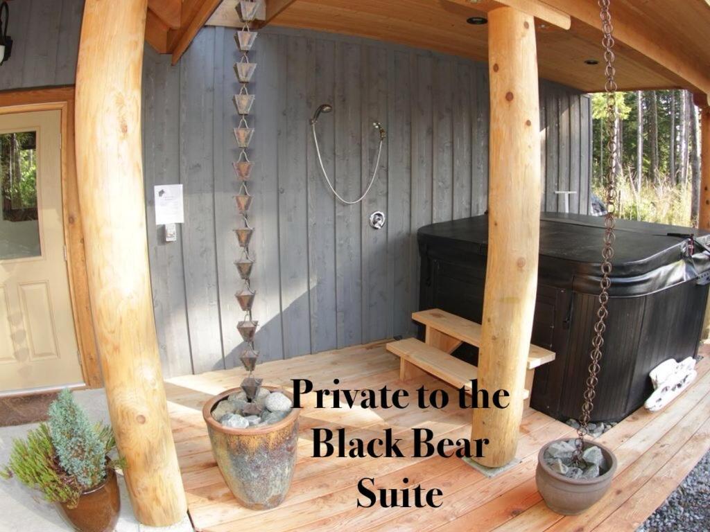 Black Bear Guesthouse Тофино Екстериор снимка
