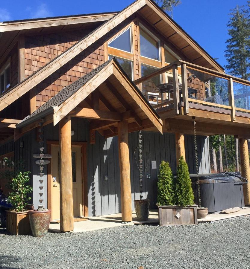 Black Bear Guesthouse Тофино Екстериор снимка
